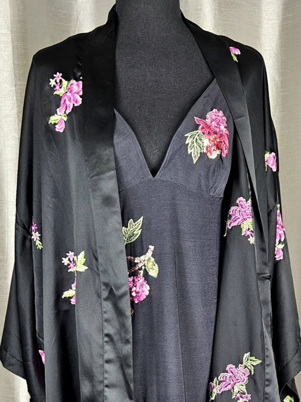 Vintage Victoria’s Secret 2-Piece Kimono Robe & Sequin Embroidered Slip Set